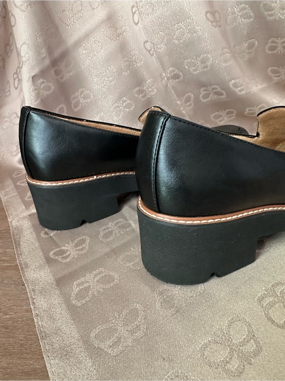 Naturalizer Black Leather Lug Loafers - Picture 6 of 7
